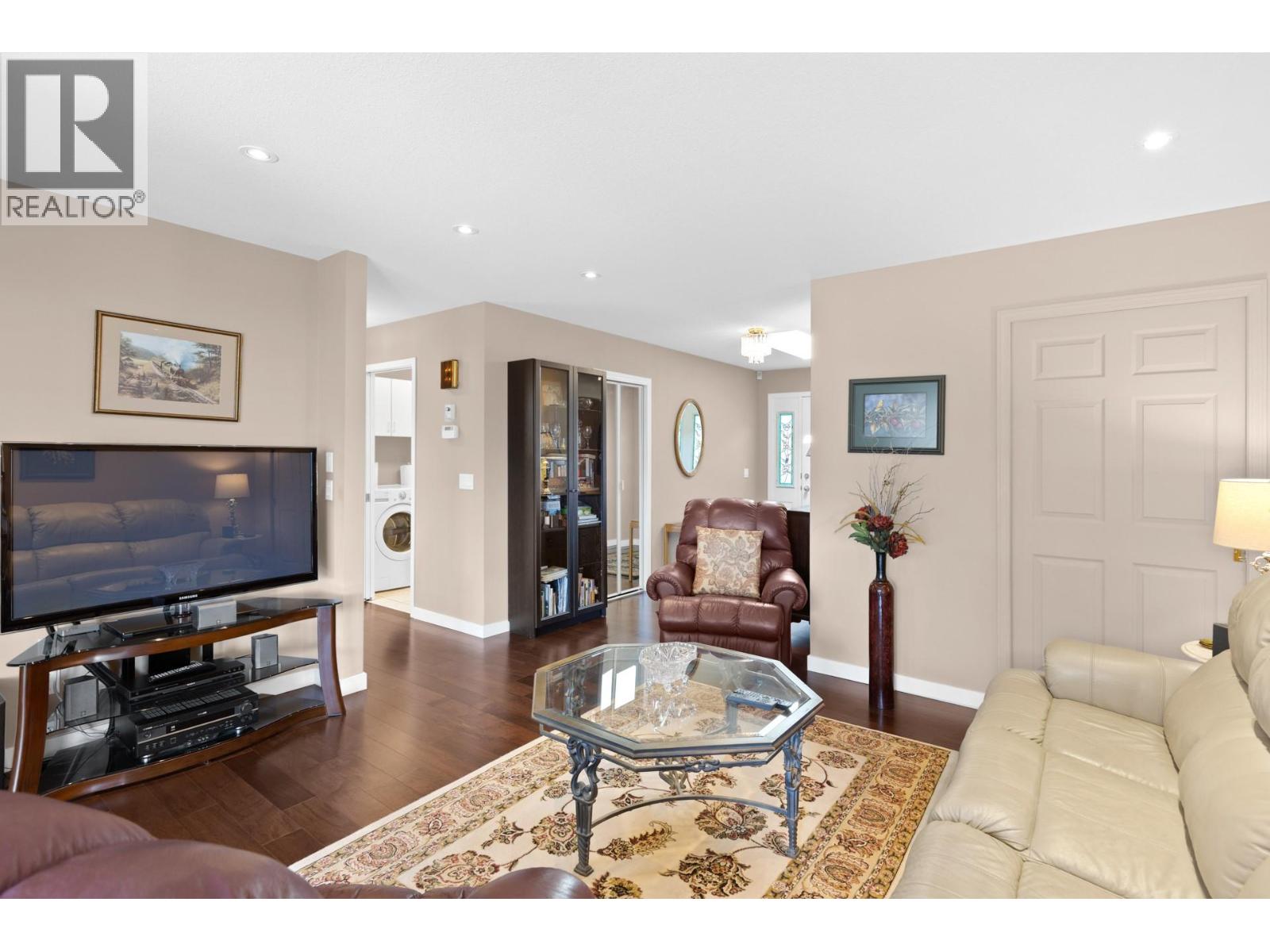 3786 Inglis Place, Peachland