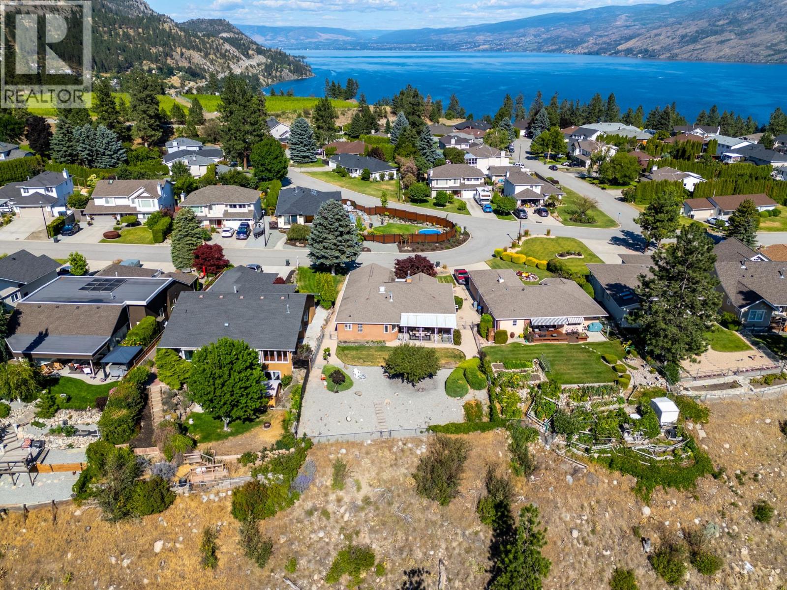 3786 Inglis Place, Peachland