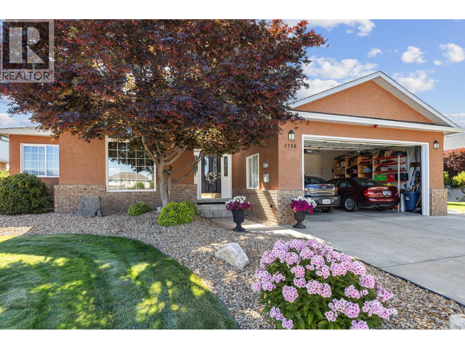 3786 Inglis Place, Peachland