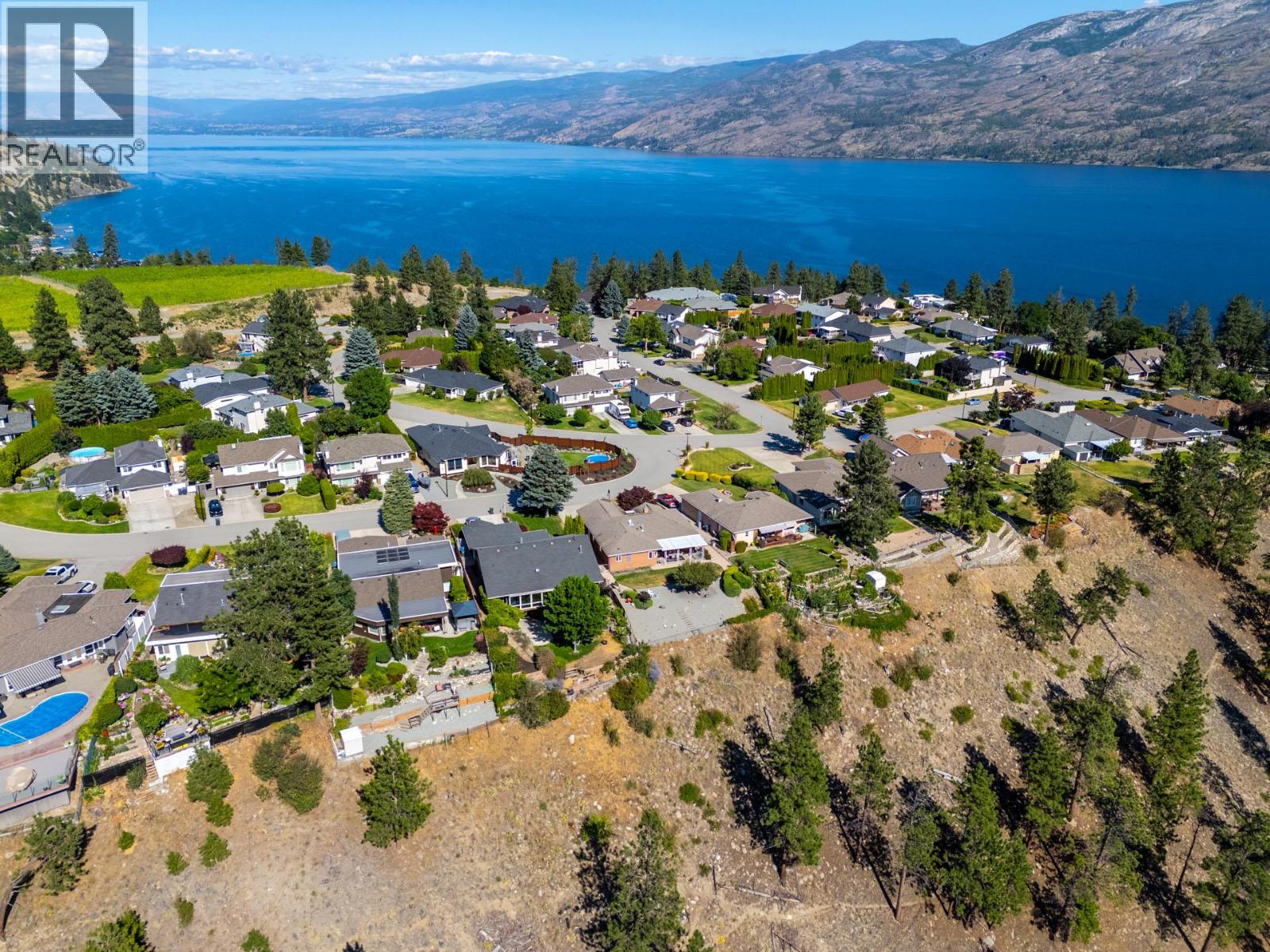 3786 Inglis Place, Peachland