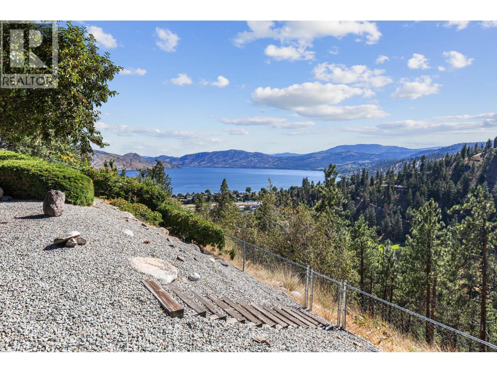 3786 Inglis Place, Peachland