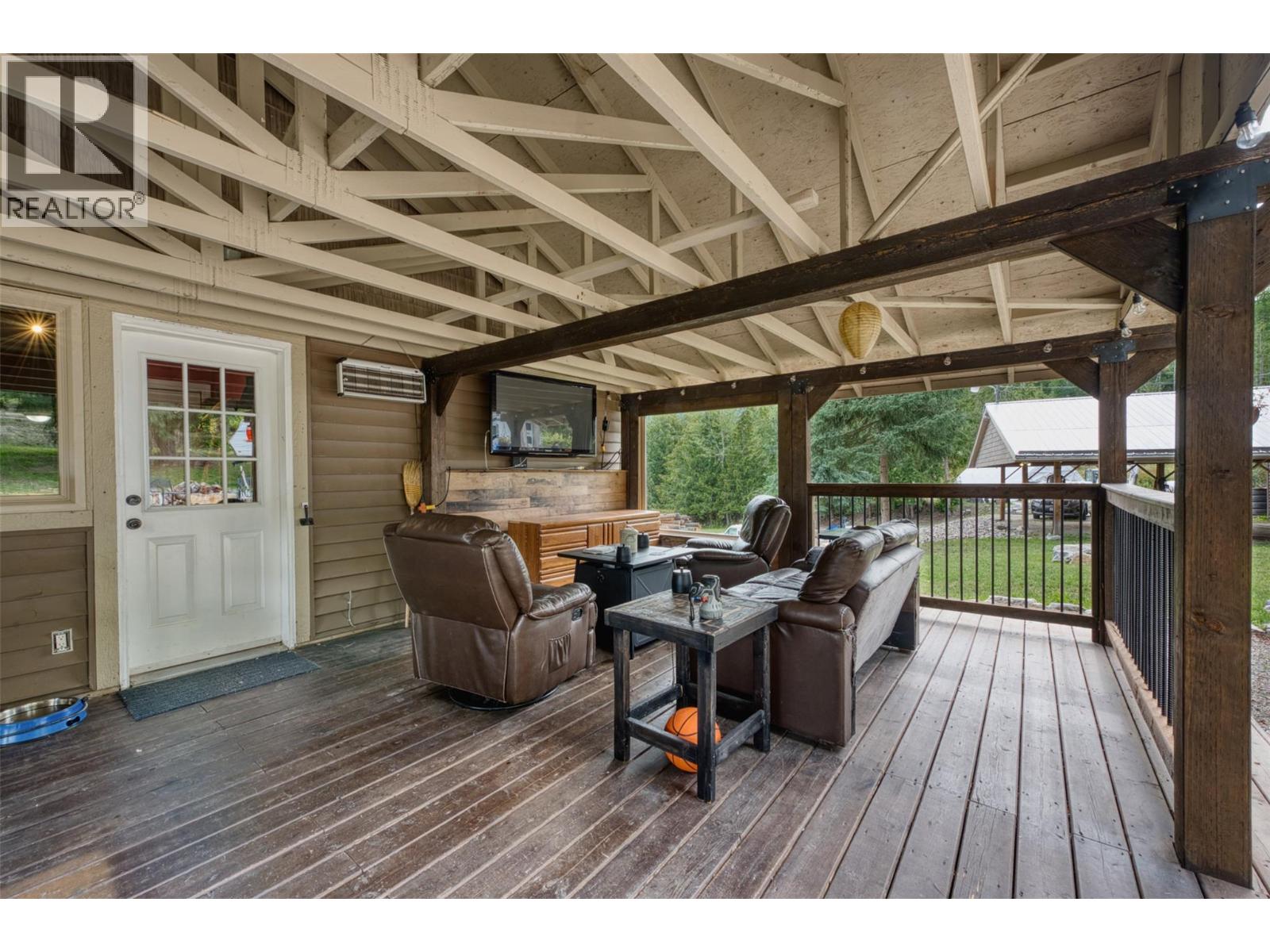 348 Creighton Valley Road, Lumby