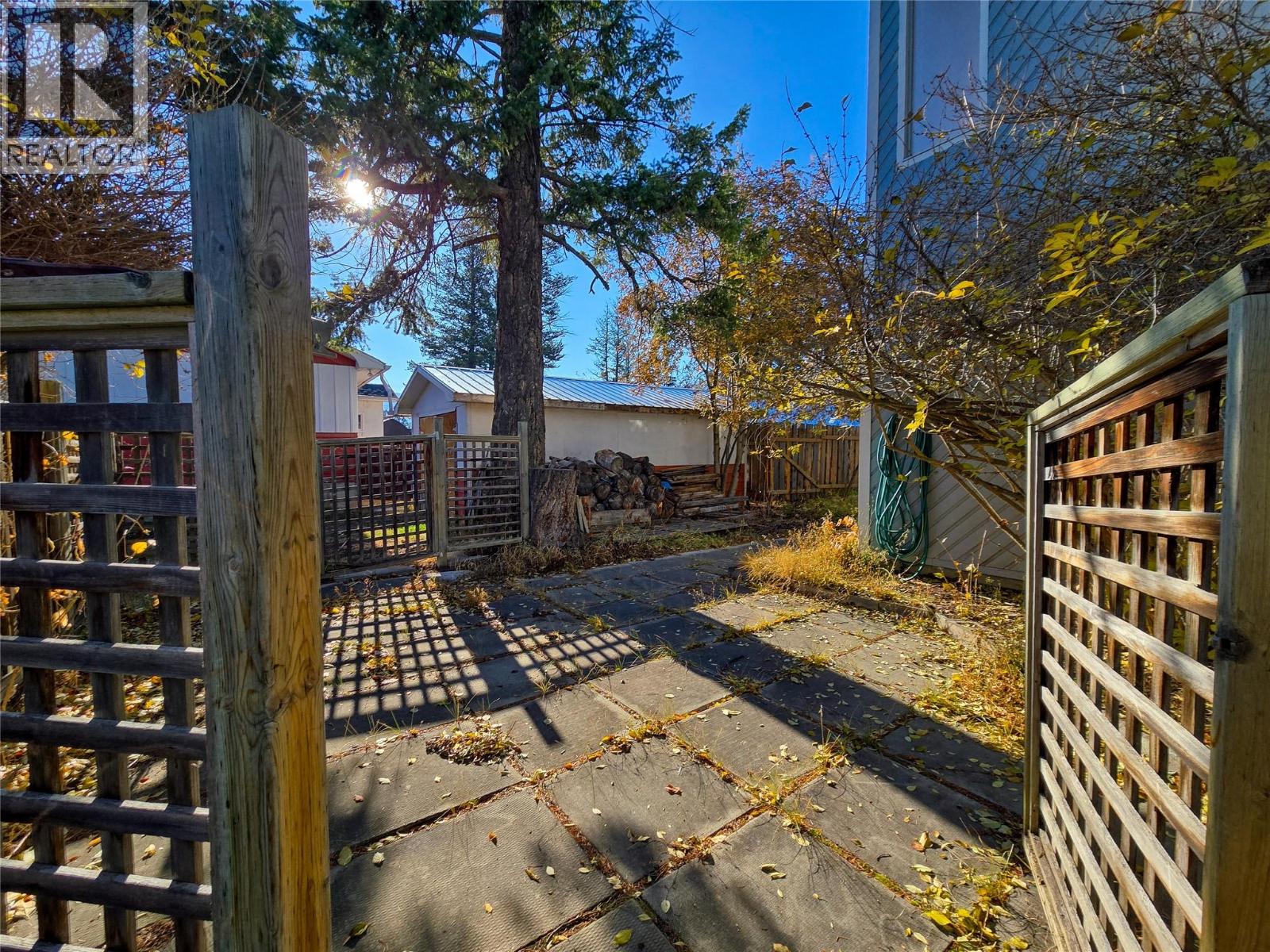 402 12th Avenue, Invermere