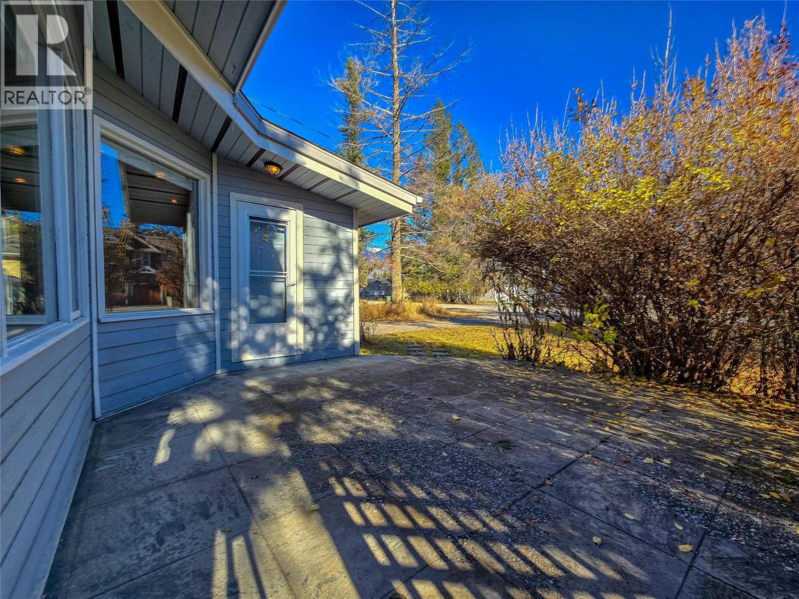 402 12th Avenue, Invermere