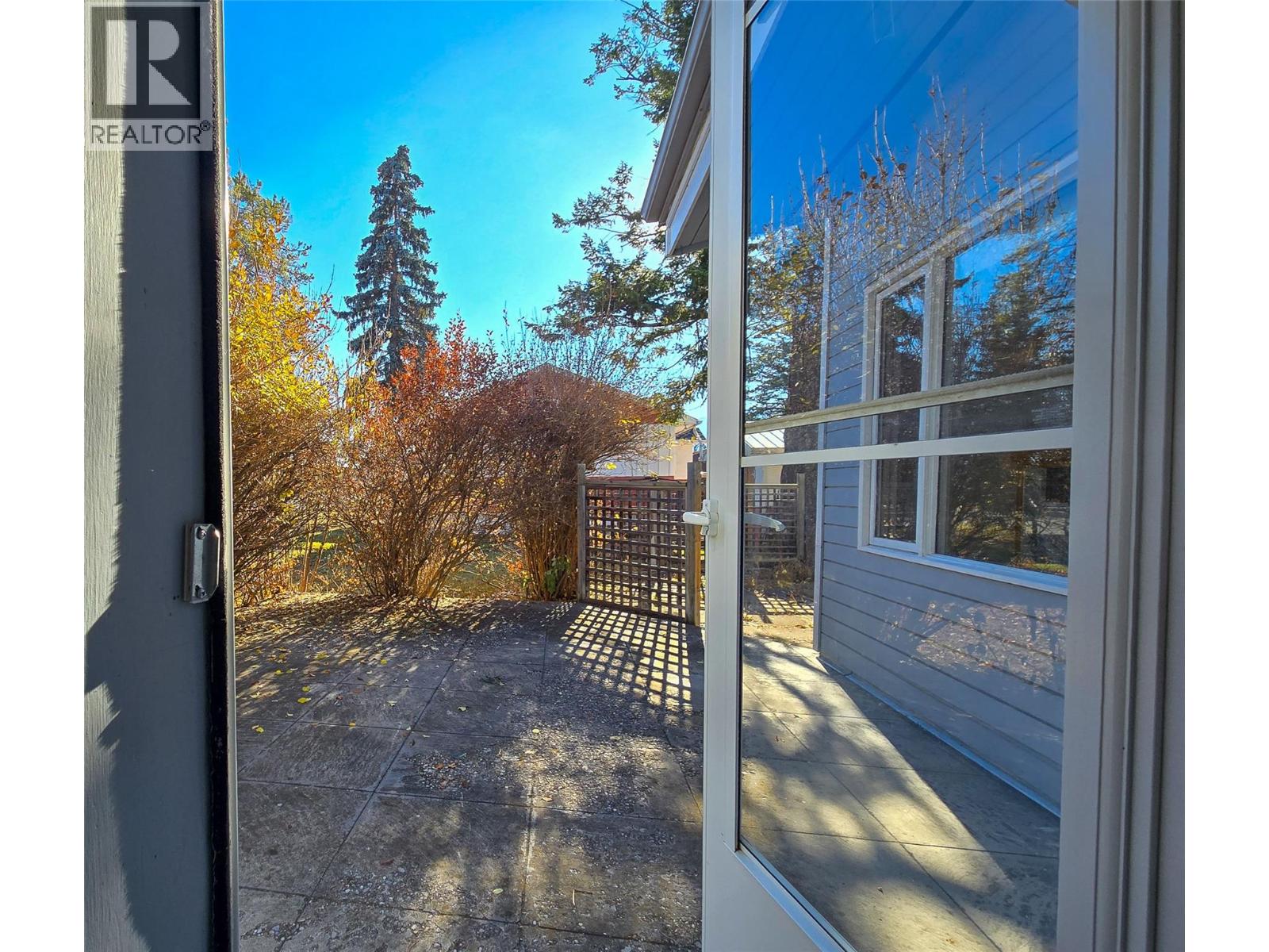 402 12th Avenue, Invermere
