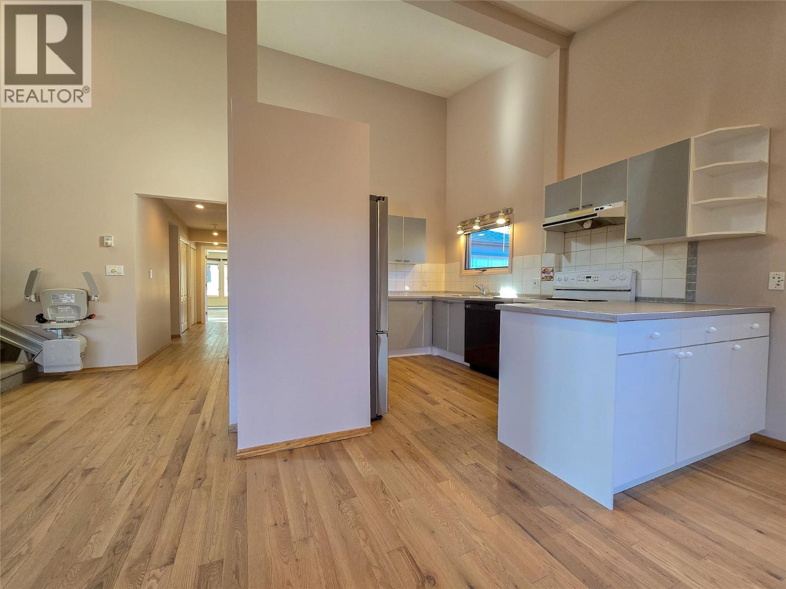 402 12th Avenue, Invermere