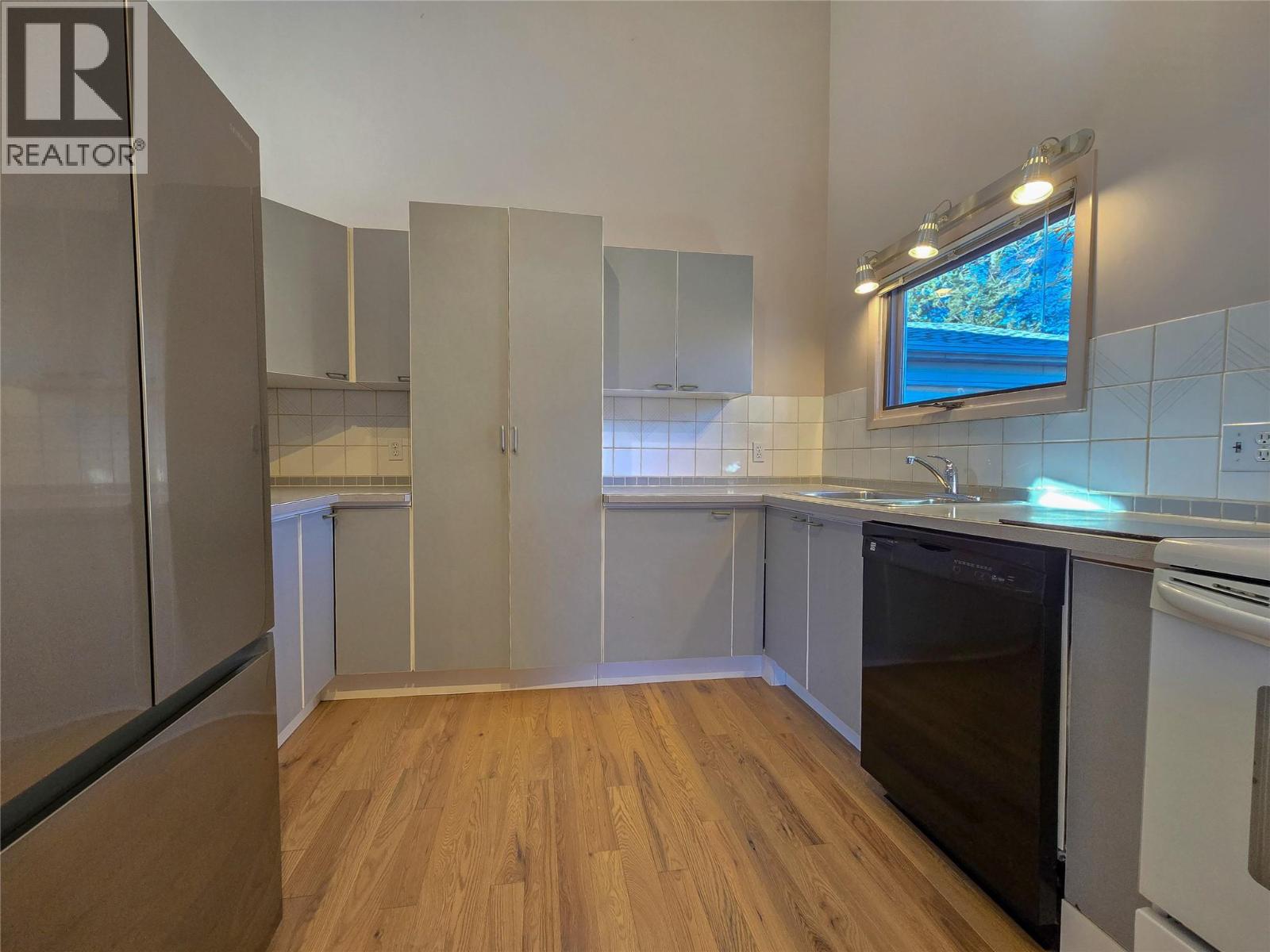 402 12th Avenue, Invermere