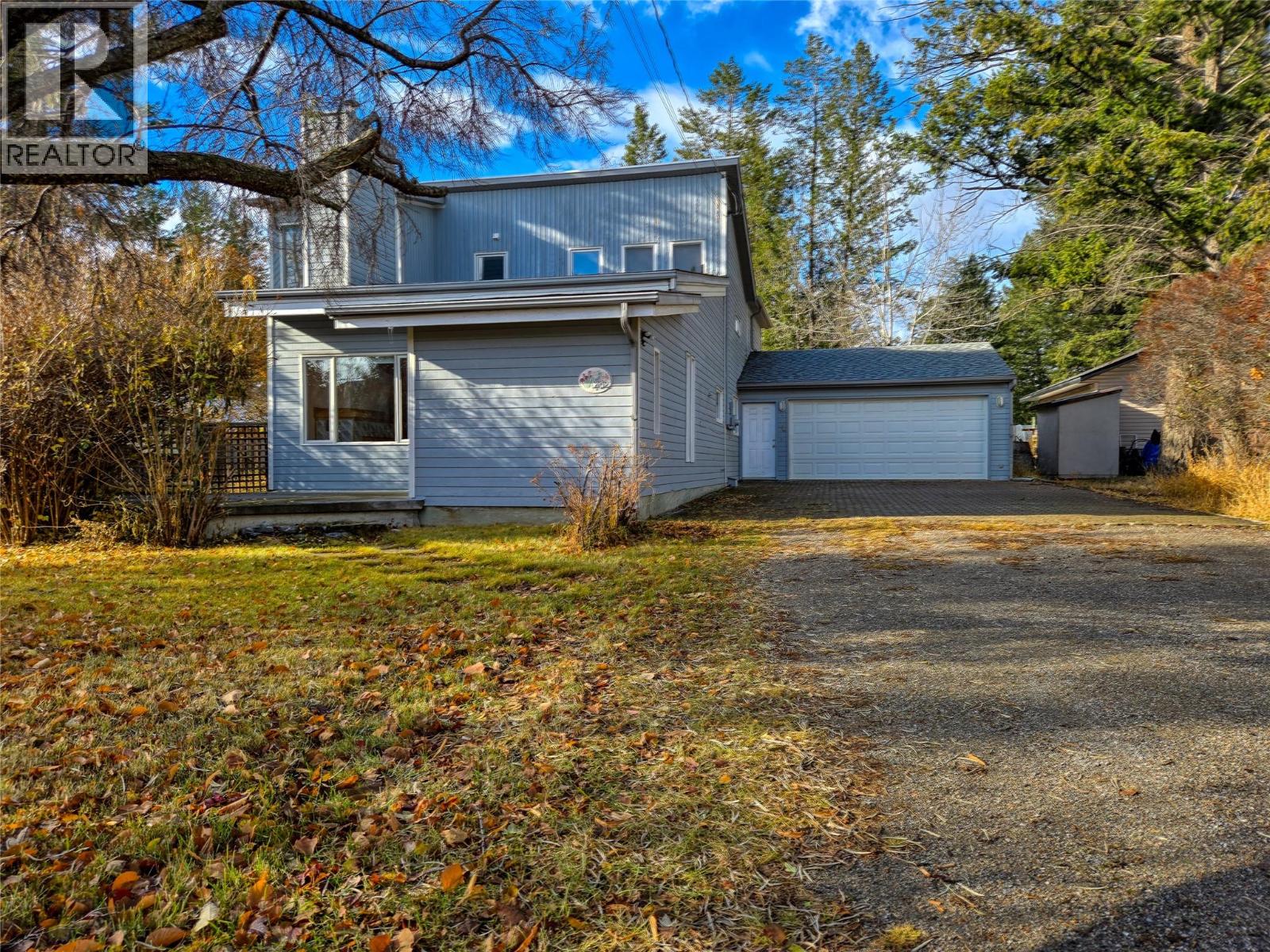 402 12th Avenue, Invermere