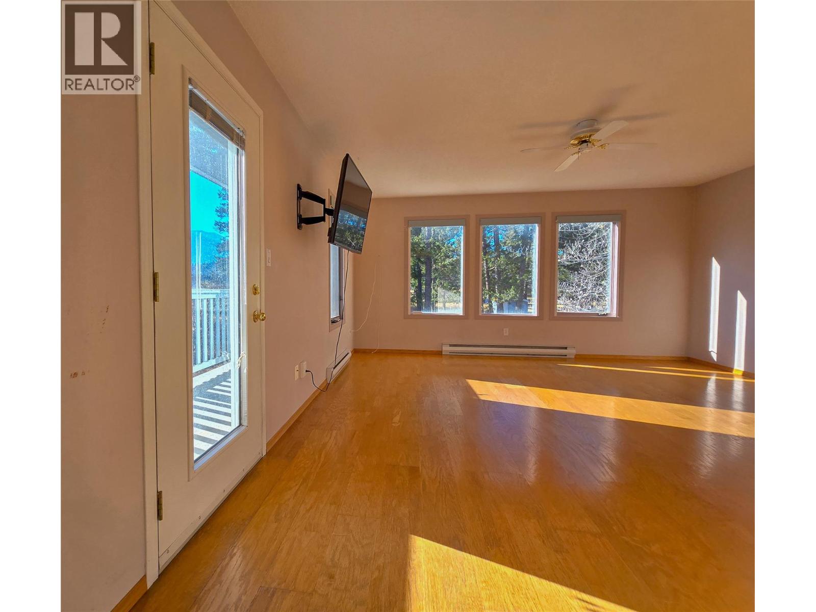 402 12th Avenue, Invermere