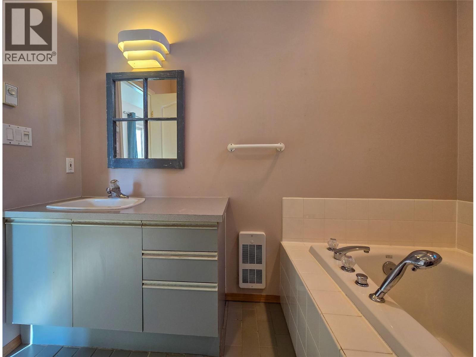 402 12th Avenue, Invermere