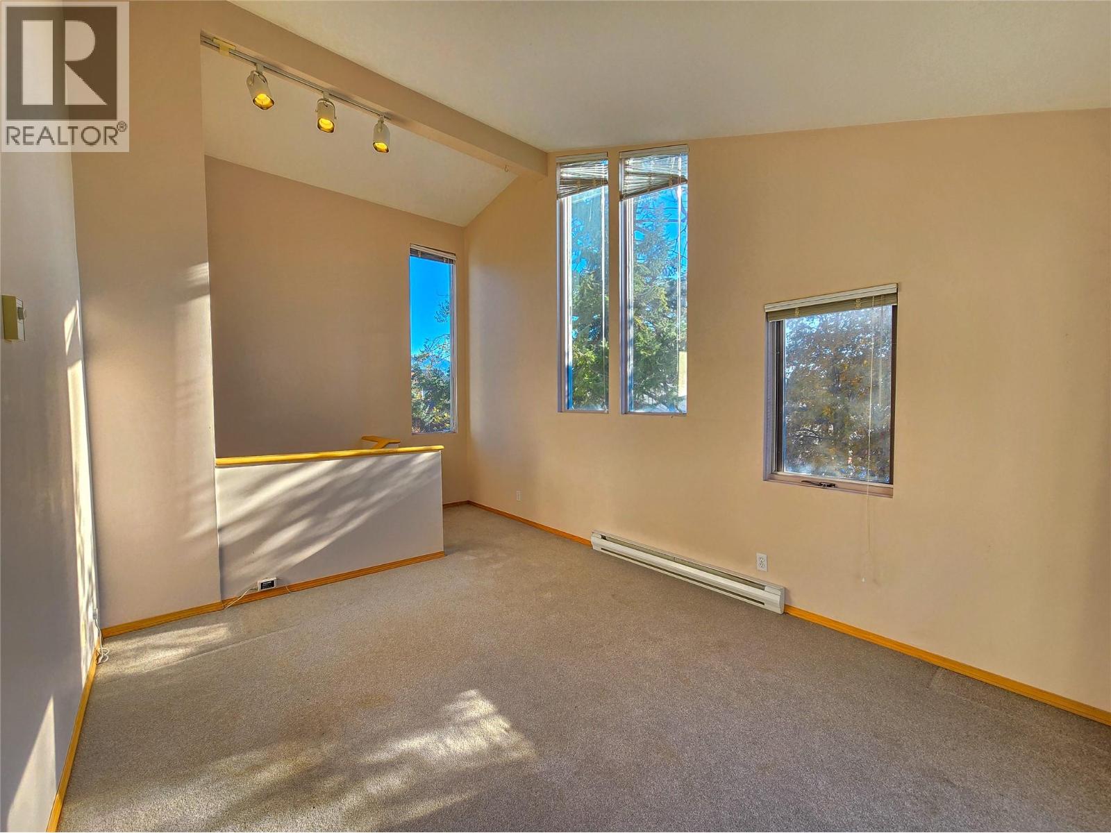 402 12th Avenue, Invermere