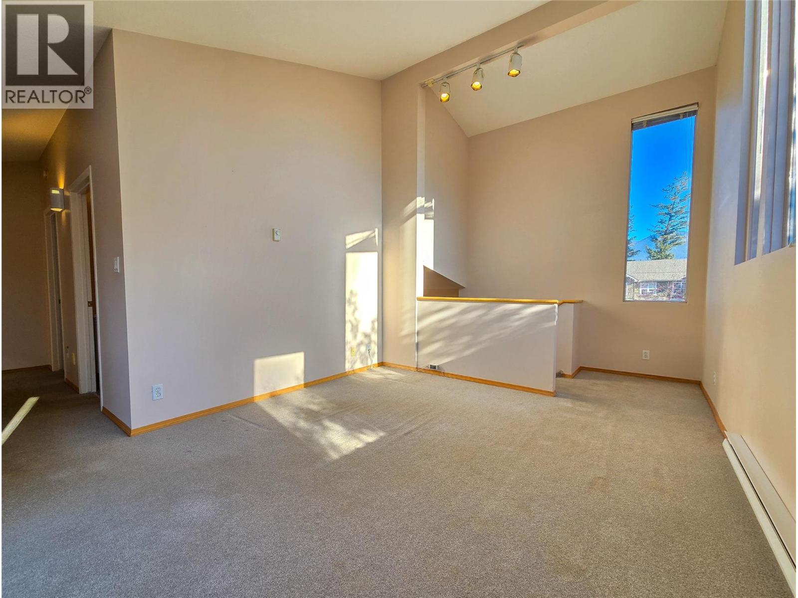 402 12th Avenue, Invermere