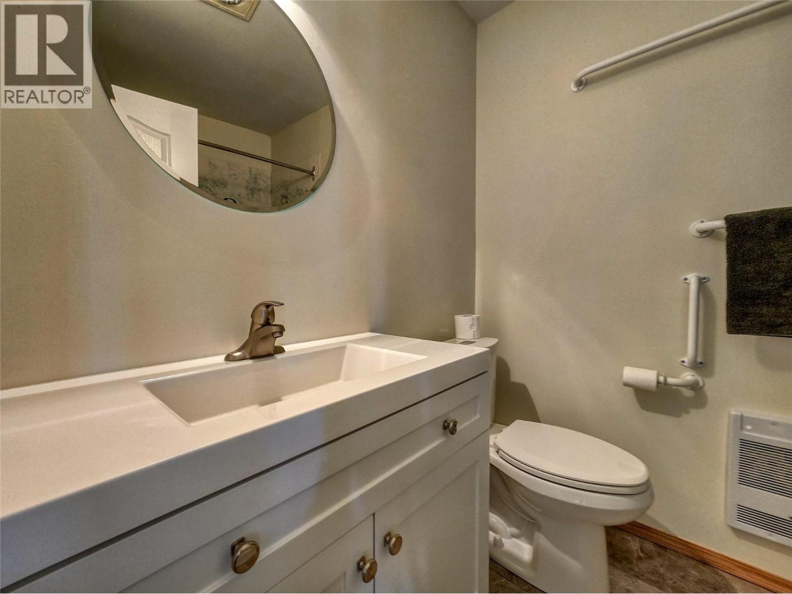 402 12th Avenue, Invermere