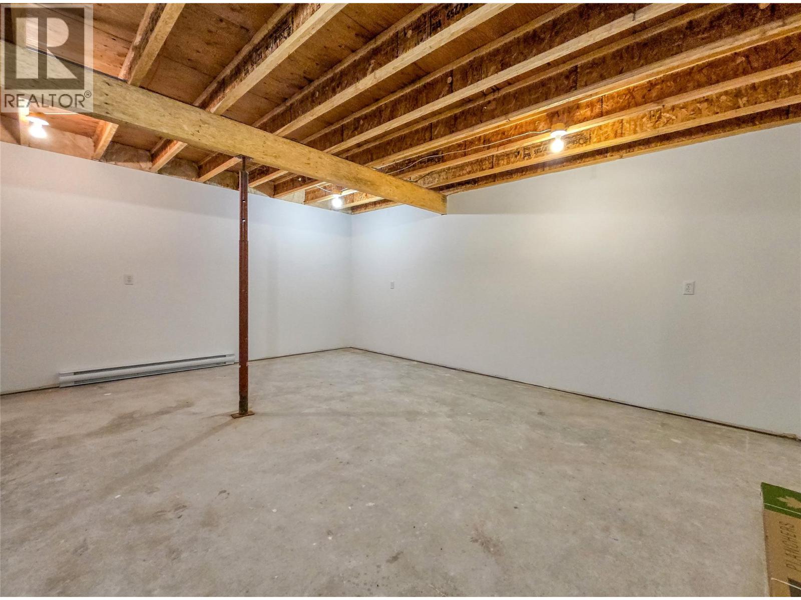 402 12th Avenue, Invermere