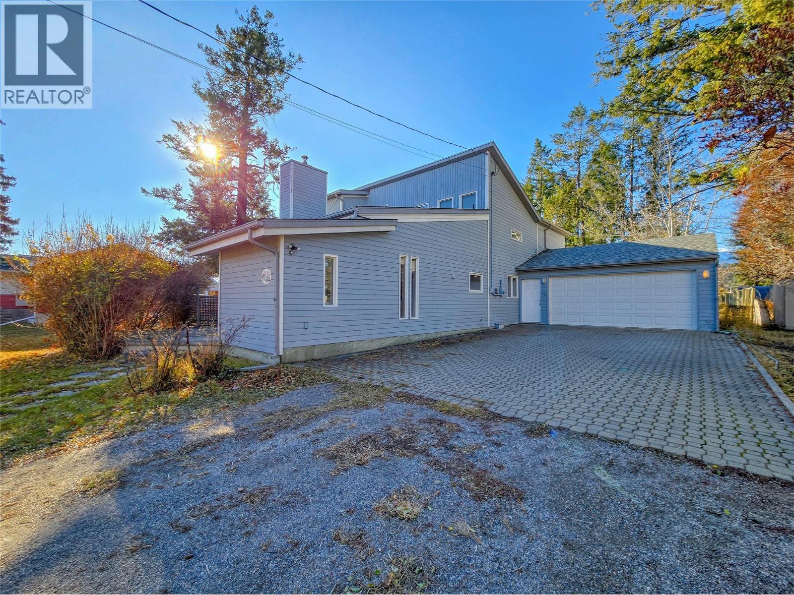 402 12th Avenue, Invermere