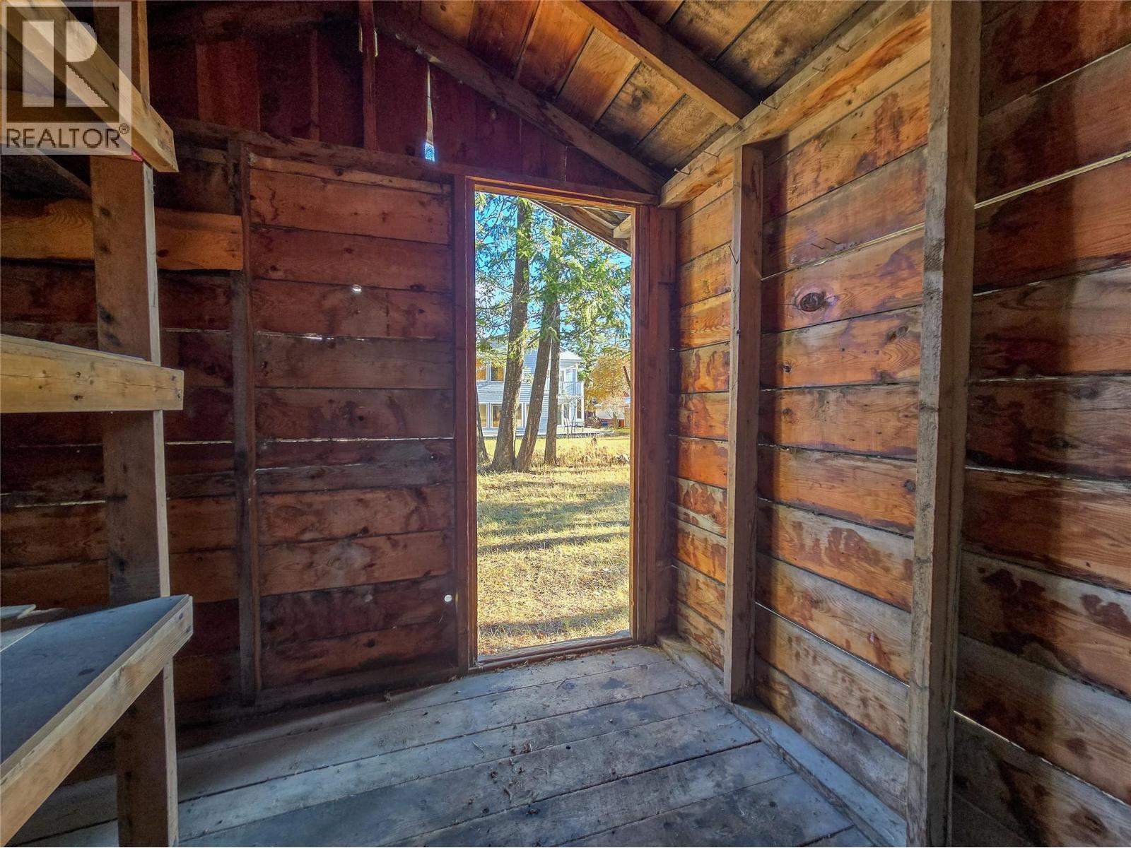 402 12th Avenue, Invermere