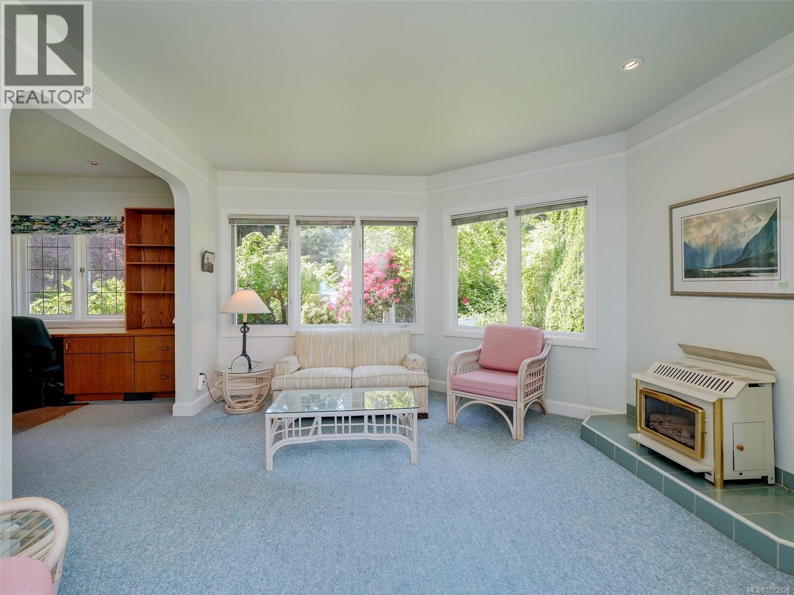 4590 Torquay Dr, Saanich