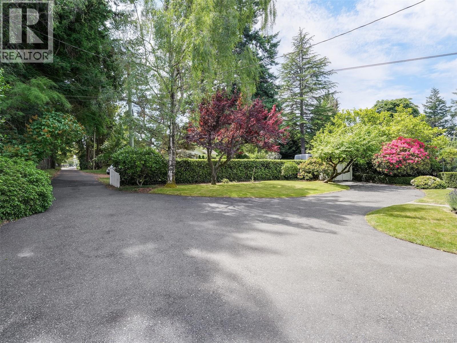 4590 Torquay Dr, Saanich