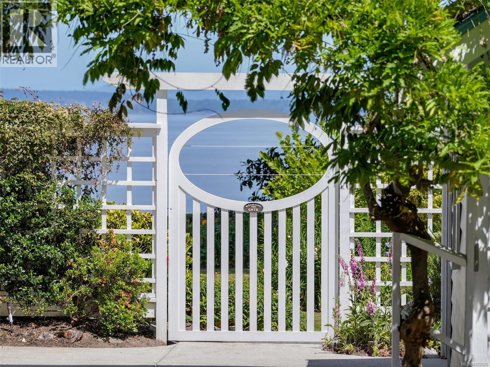 4590 Torquay Dr, Saanich