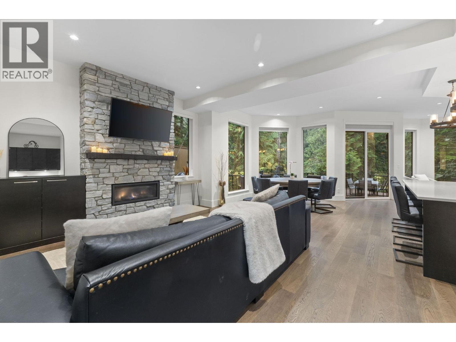 22 3295 SUNNYSIDE ROAD, Anmore