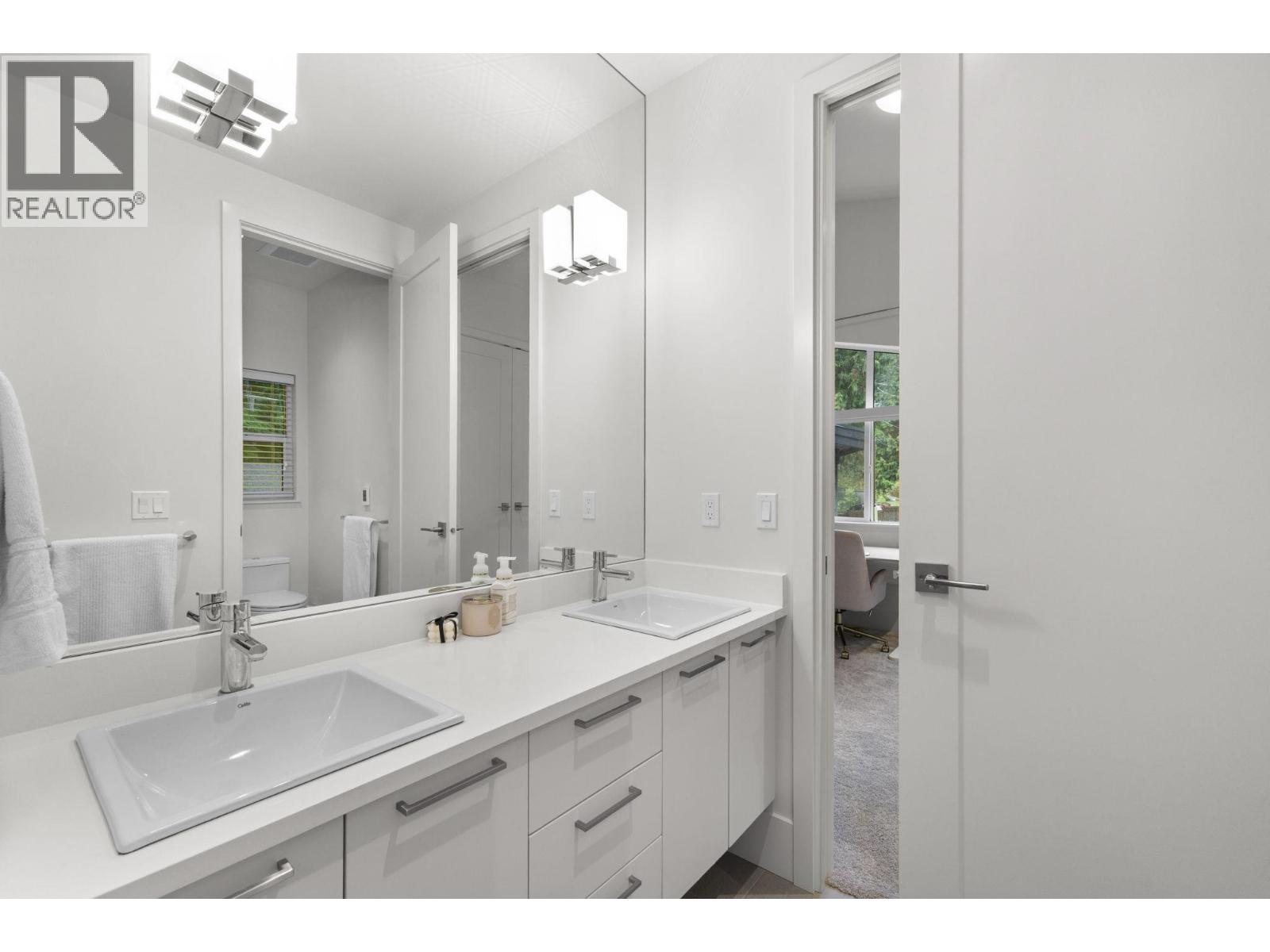 22 3295 SUNNYSIDE ROAD, Anmore