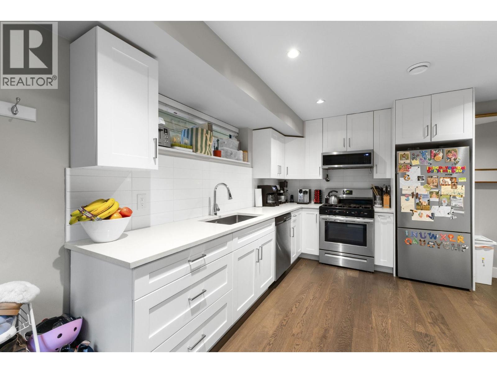 22 3295 SUNNYSIDE ROAD, Anmore