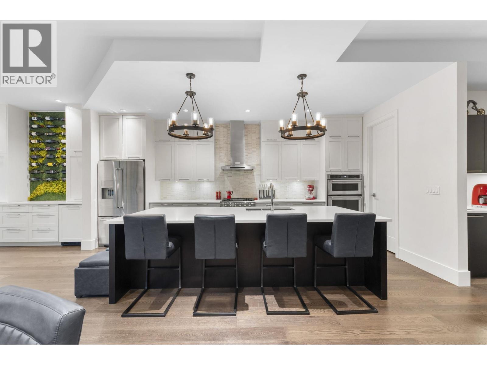 22 3295 SUNNYSIDE ROAD, Anmore