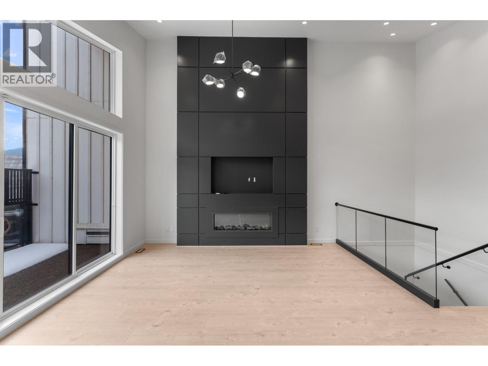 41717 GOVERNMENT ROAD, Squamish