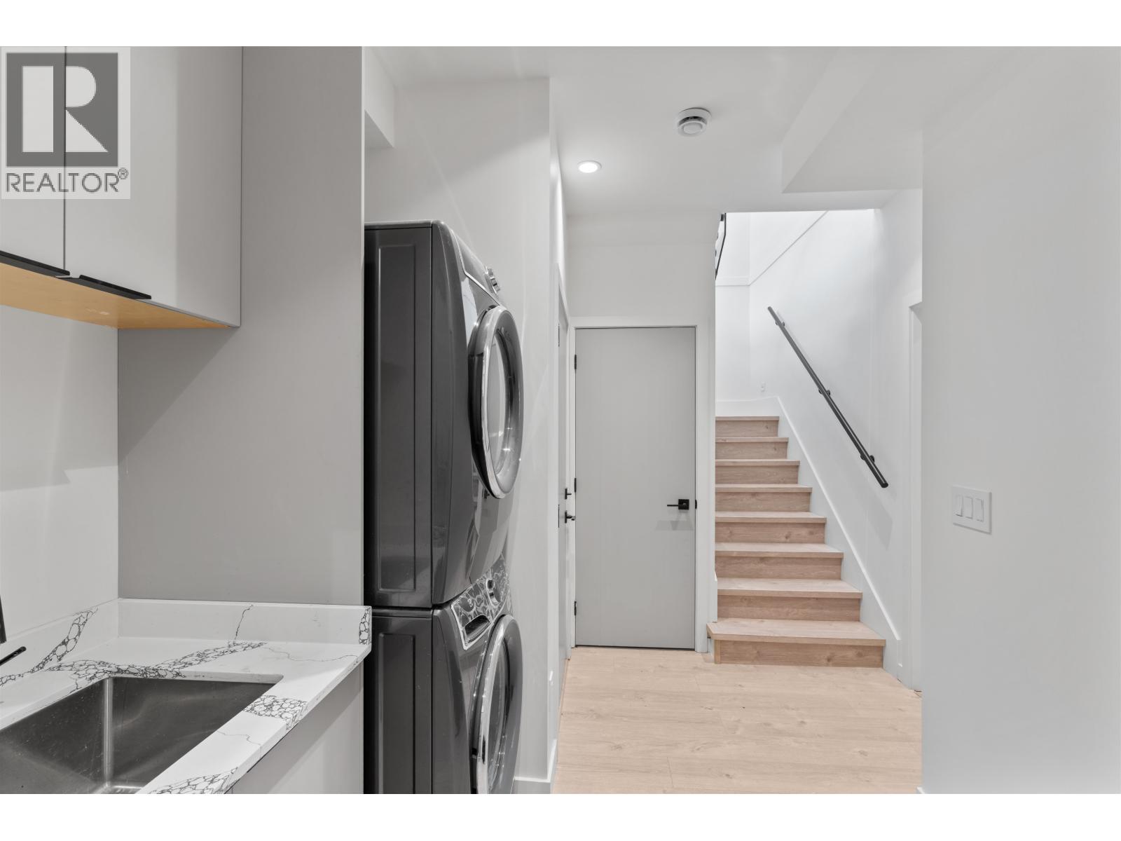 41717 GOVERNMENT ROAD, Squamish