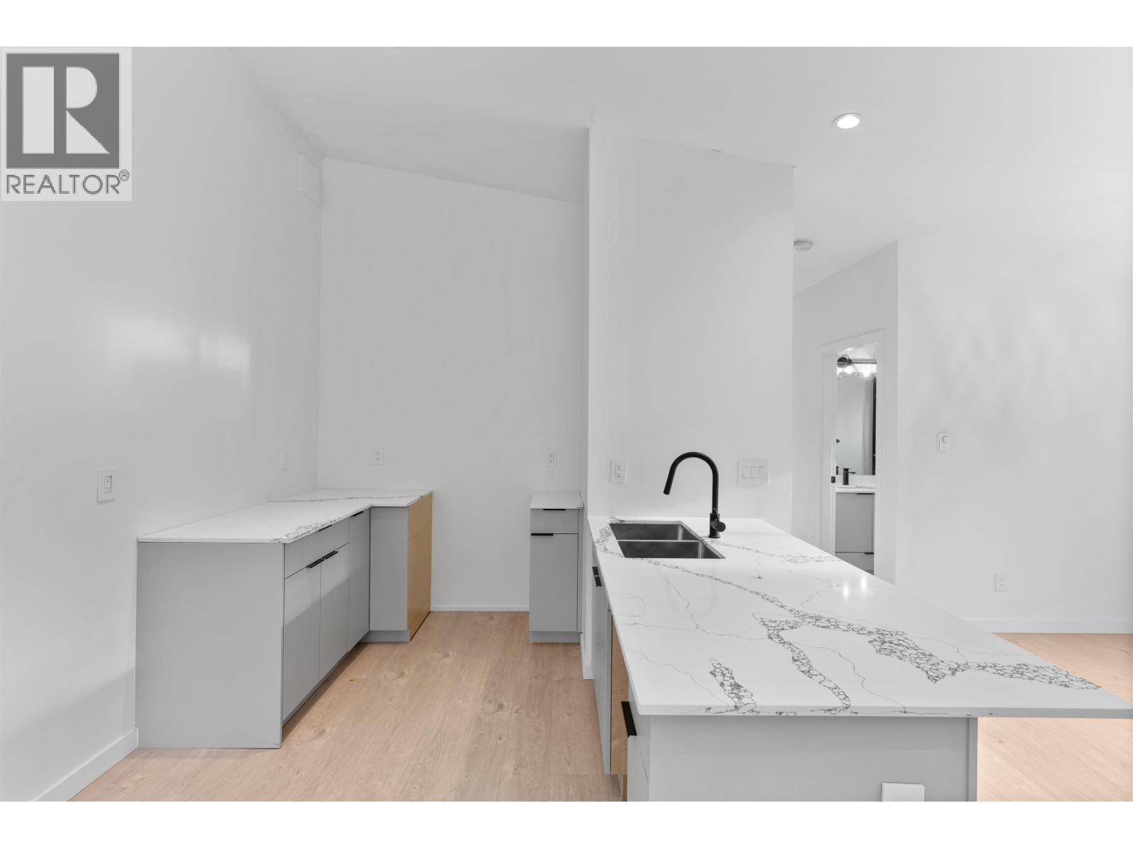 41717 GOVERNMENT ROAD, Squamish