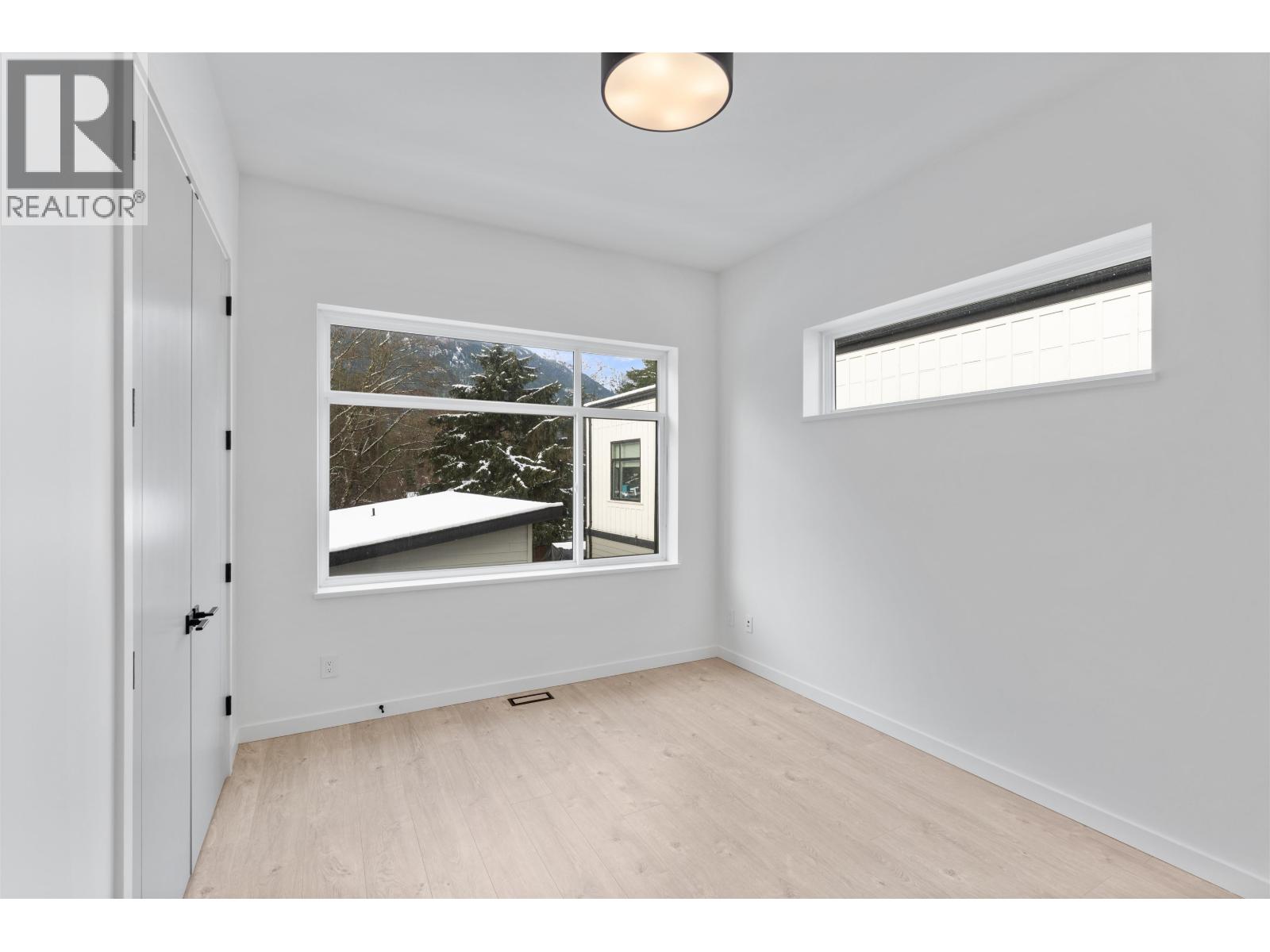 41717 GOVERNMENT ROAD, Squamish