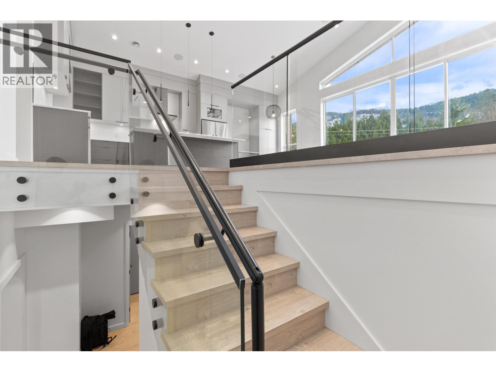 41717 GOVERNMENT ROAD, Squamish