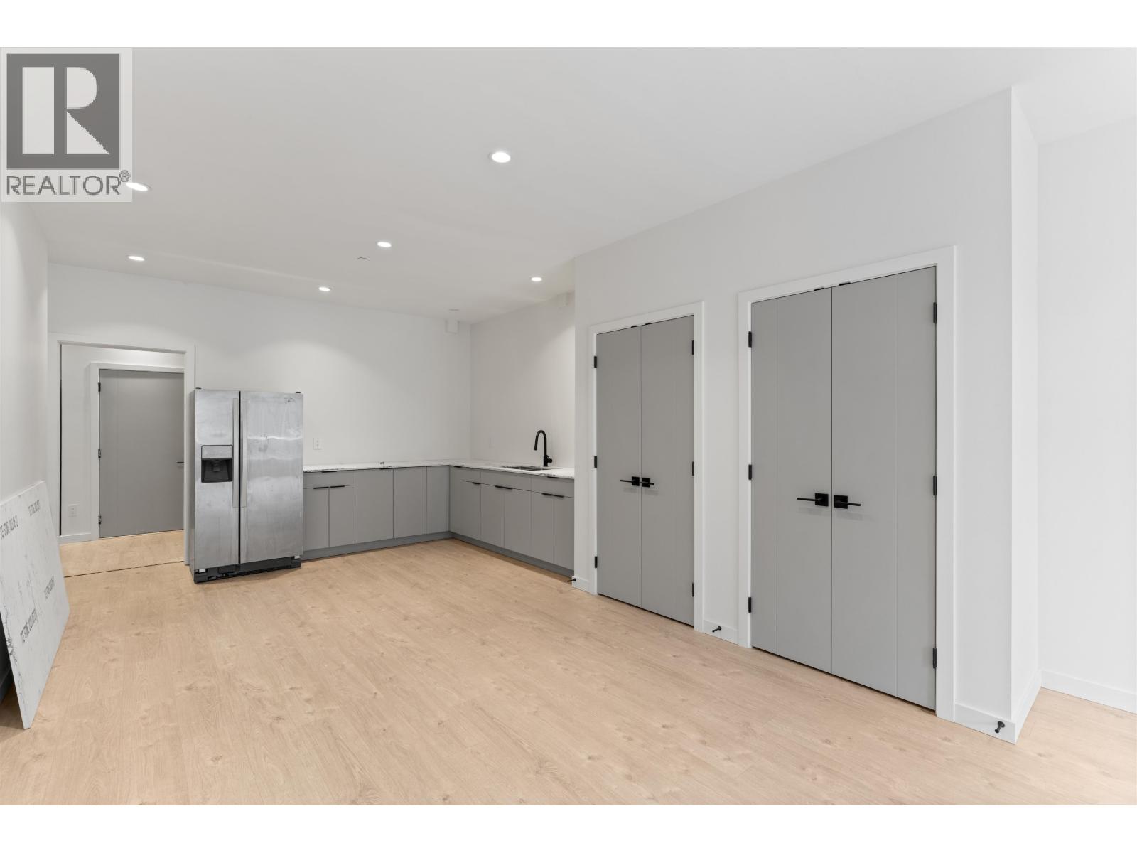 41717 GOVERNMENT ROAD, Squamish