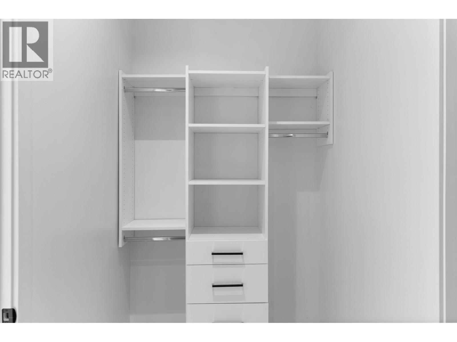 41717 GOVERNMENT ROAD, Squamish