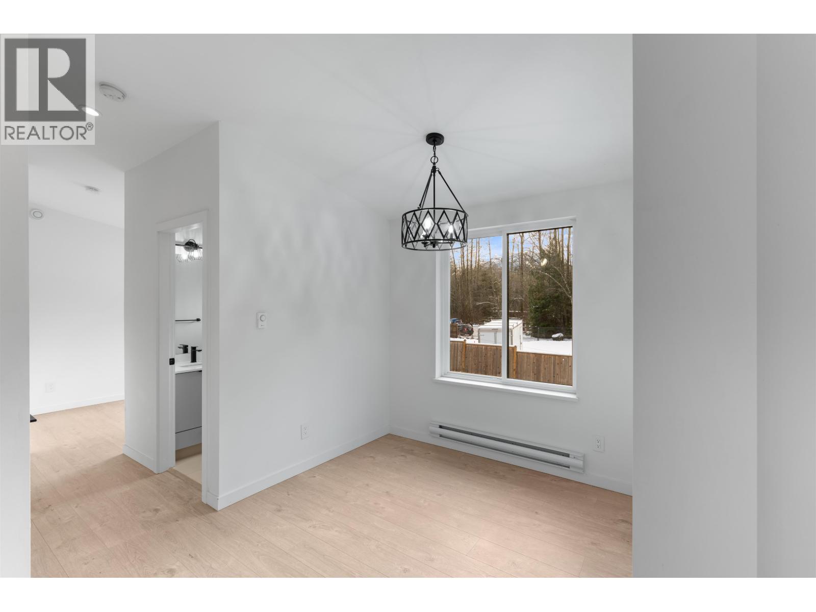 41717 GOVERNMENT ROAD, Squamish