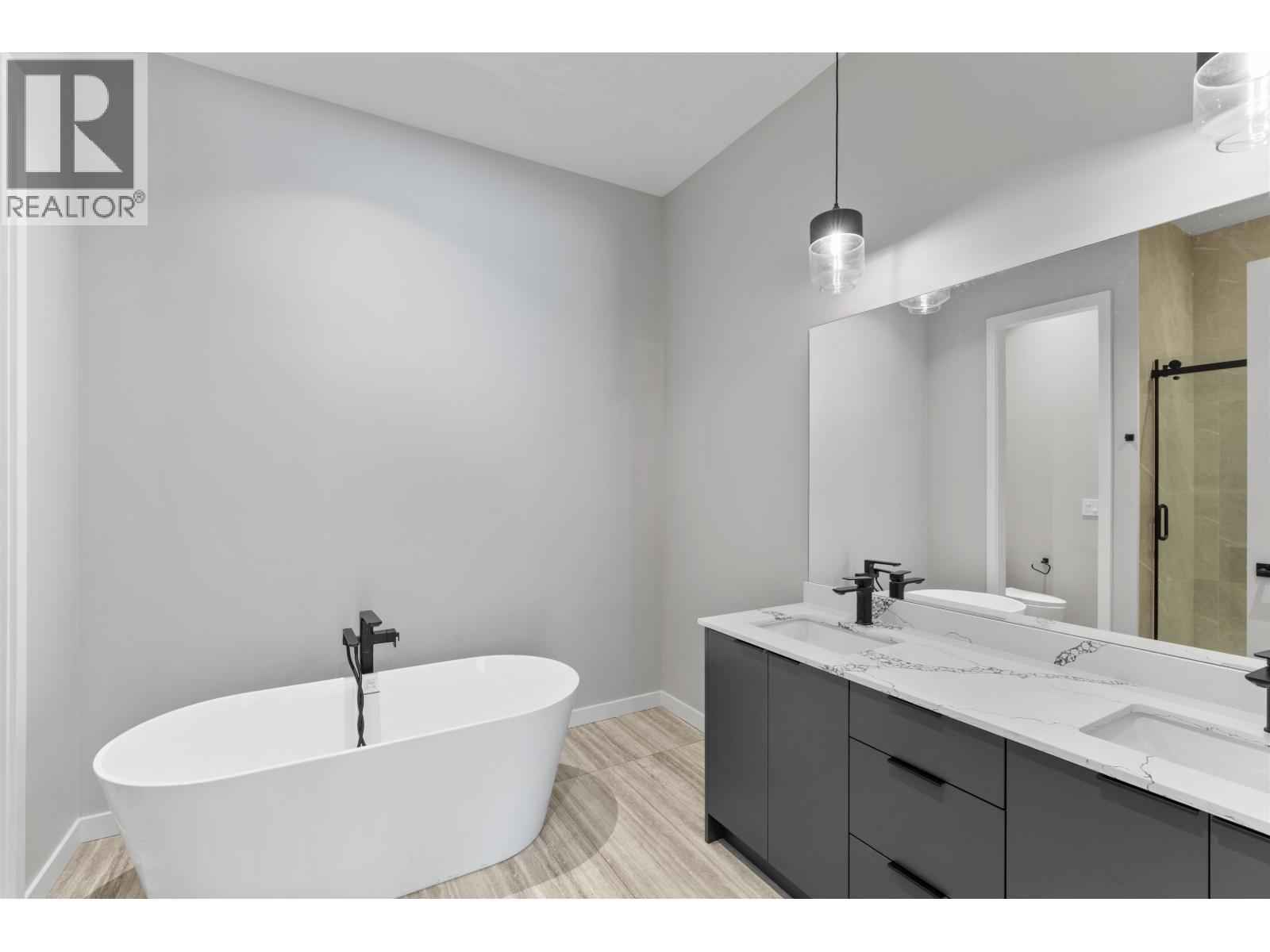 41717 GOVERNMENT ROAD, Squamish