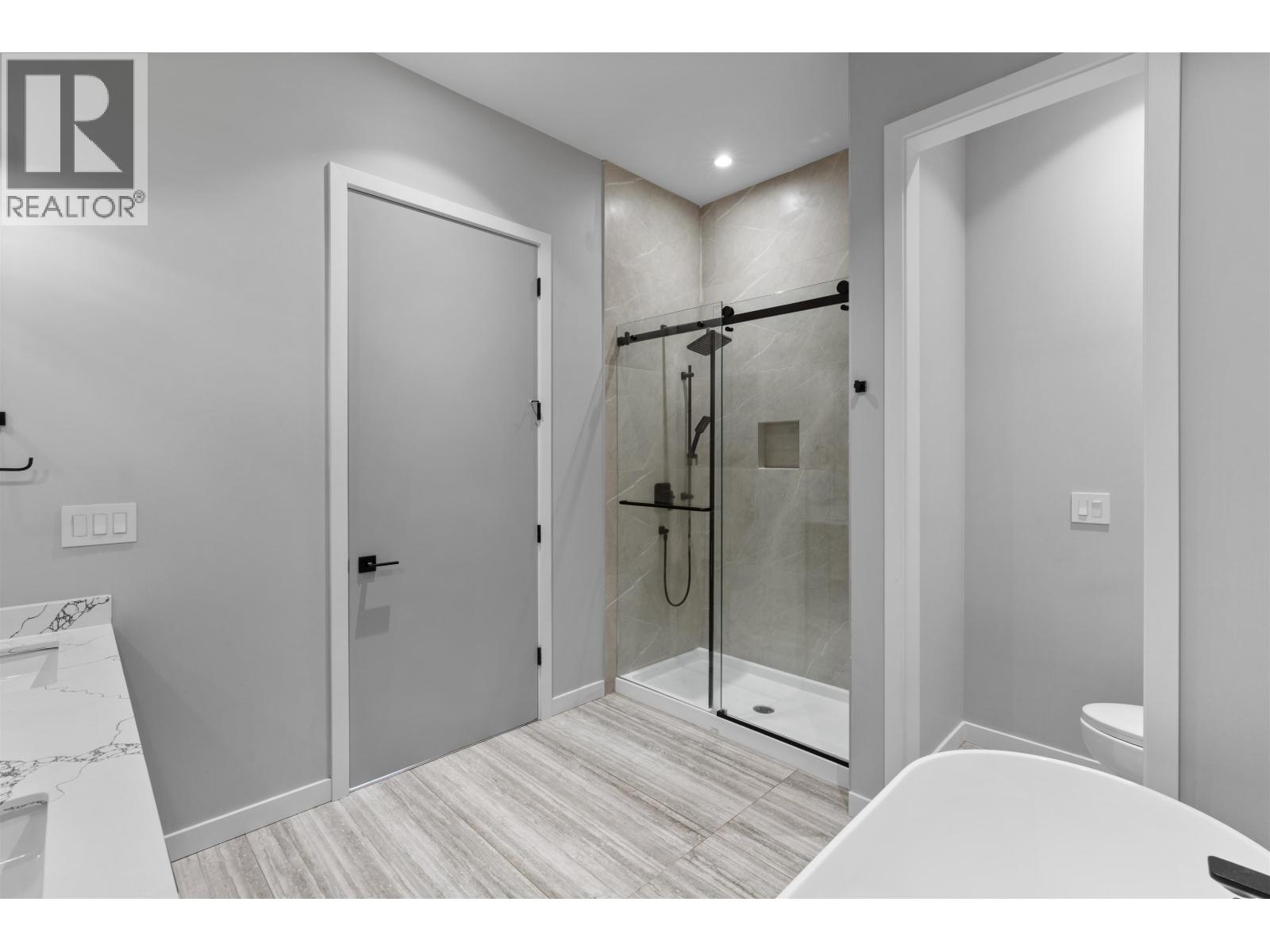 41717 GOVERNMENT ROAD, Squamish