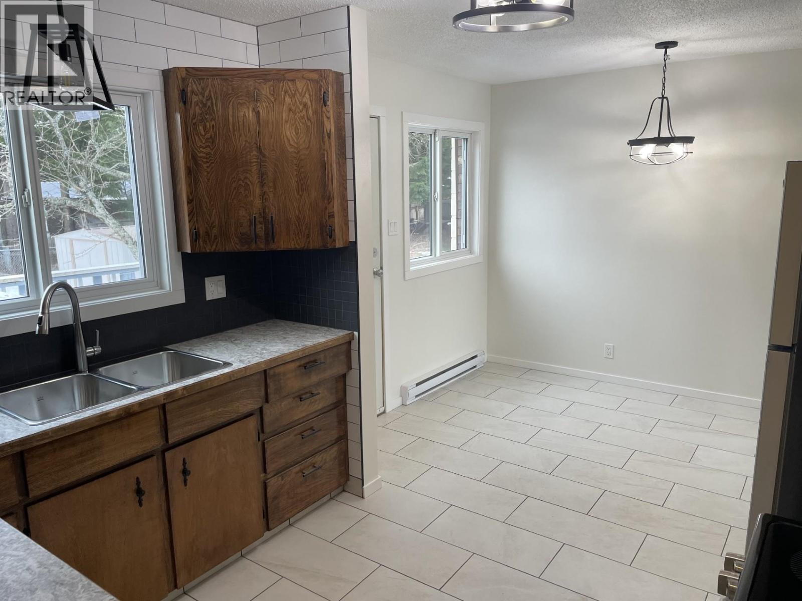 2301 PEAR Street, Terrace