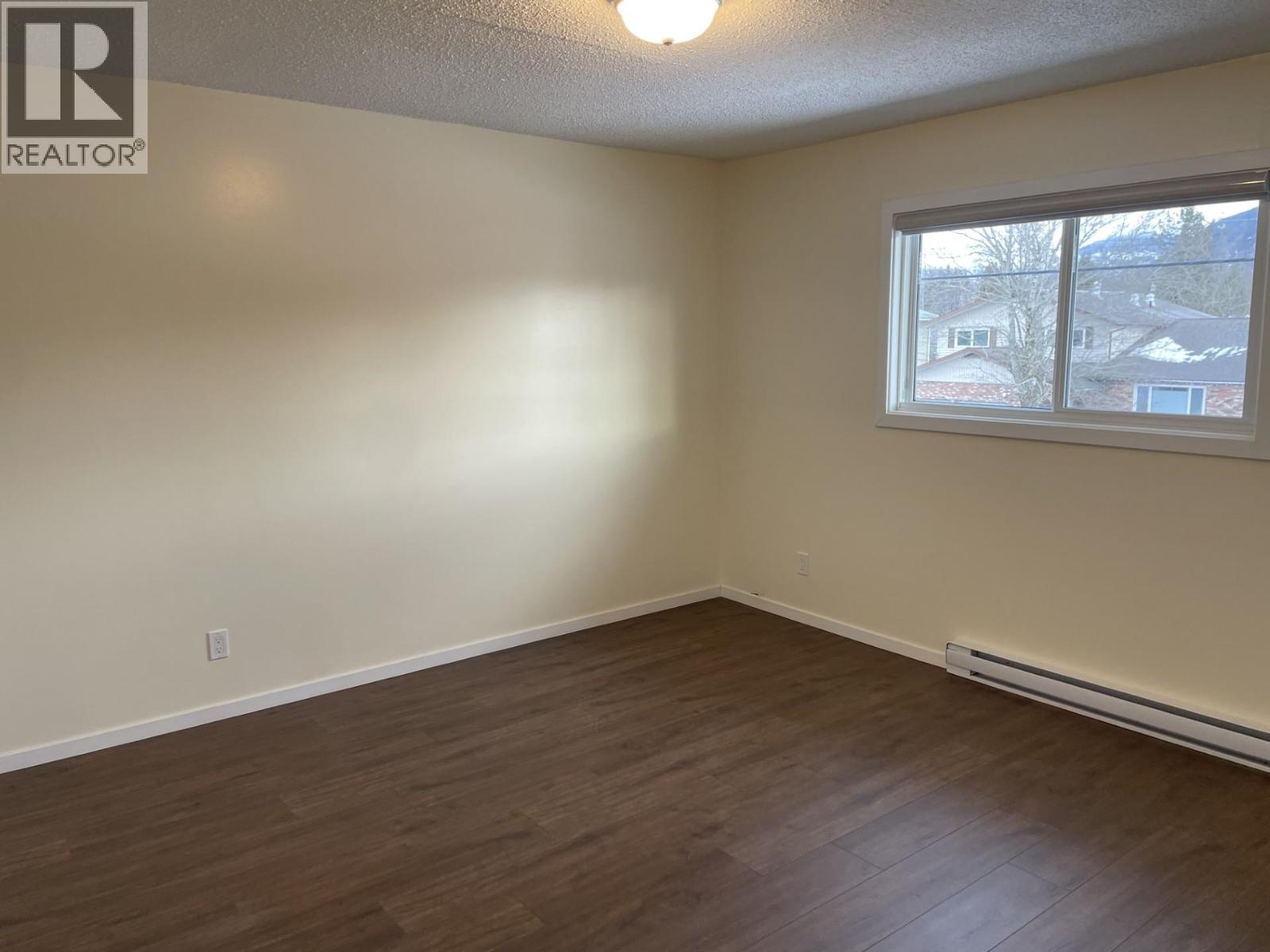 2301 PEAR Street, Terrace