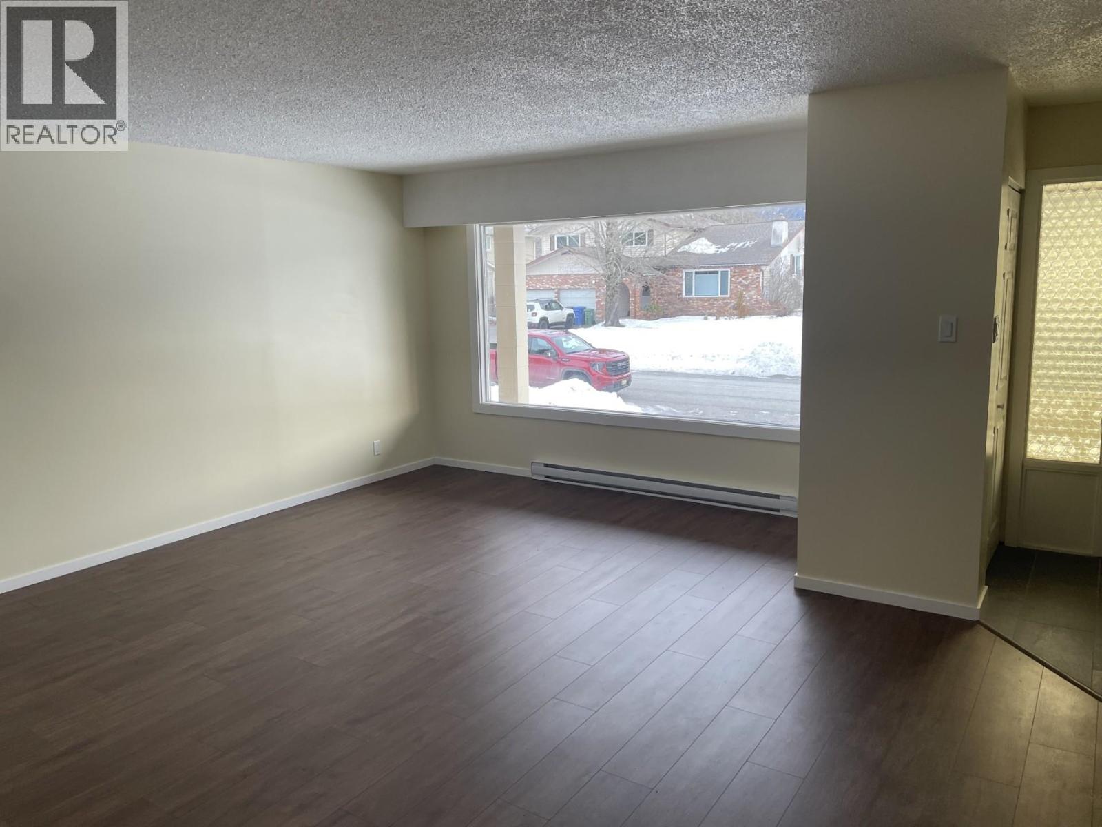 2301 PEAR Street, Terrace