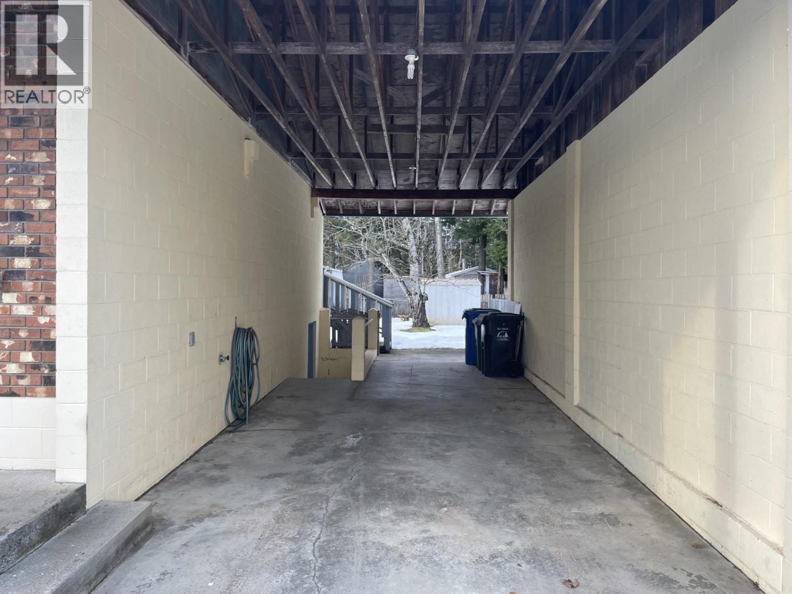 2301 PEAR Street, Terrace