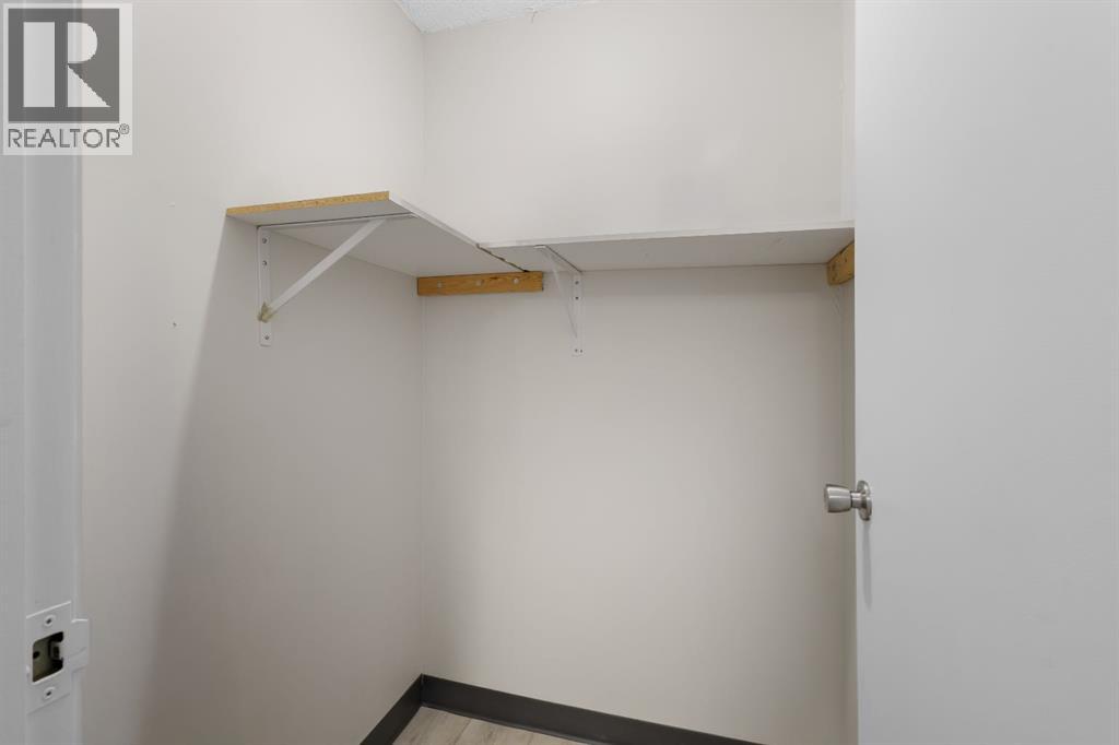 704, 4944 Dalton Drive NW, Calgary, Alberta