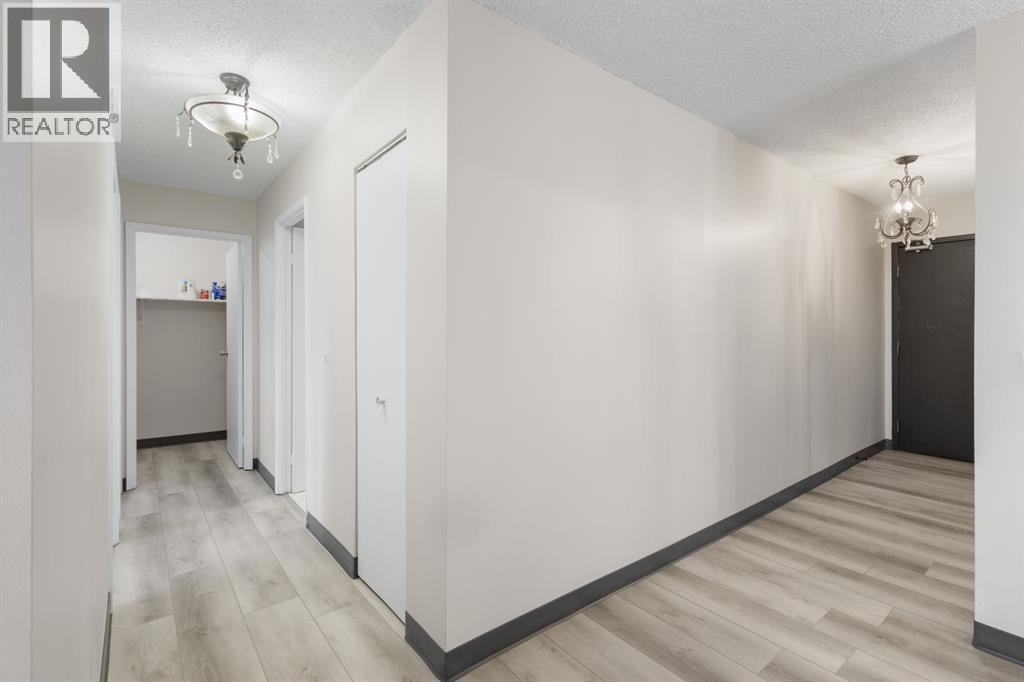 Single Family House for Sale in   Dalton Drive NW Dalhousie Calgary 