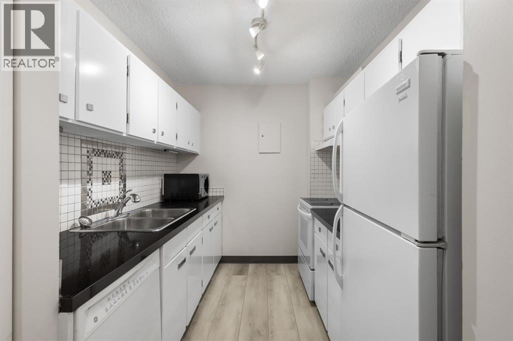 Single Family House for Sale in   Dalton Drive NW Dalhousie Calgary 