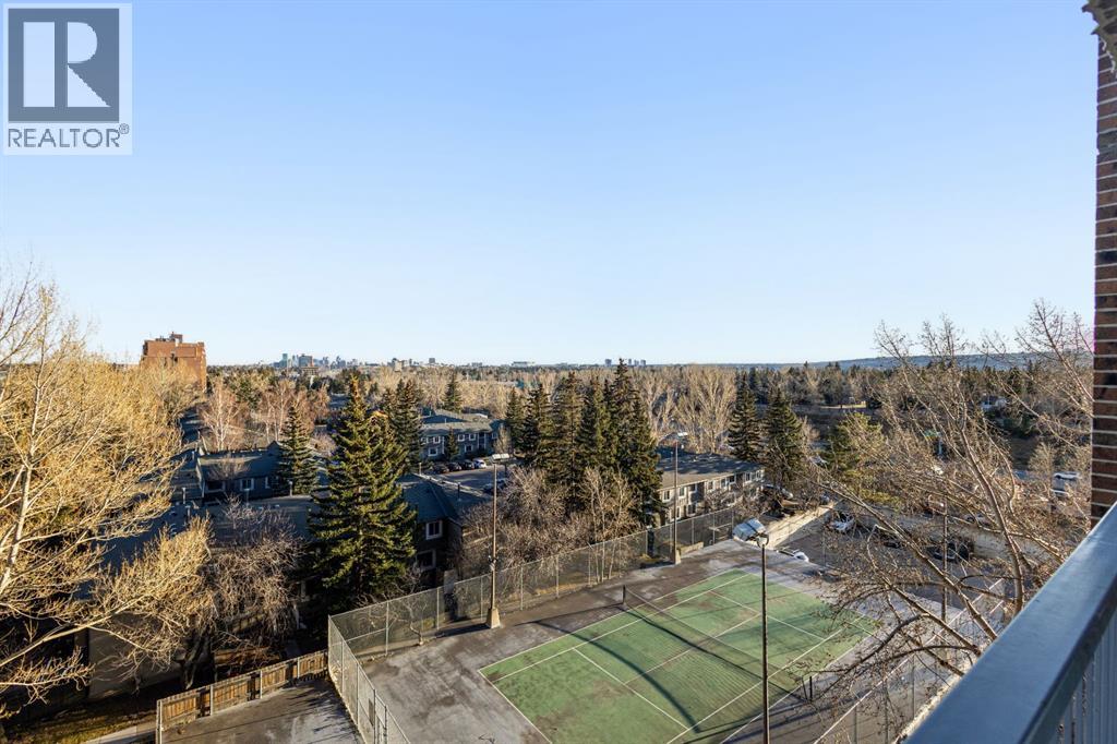 Single Family House for Sale in   Dalton Drive NW Dalhousie Calgary 