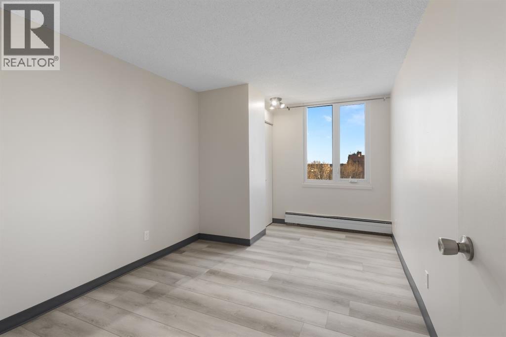 Single Family House for Sale in   Dalton Drive NW Dalhousie Calgary 