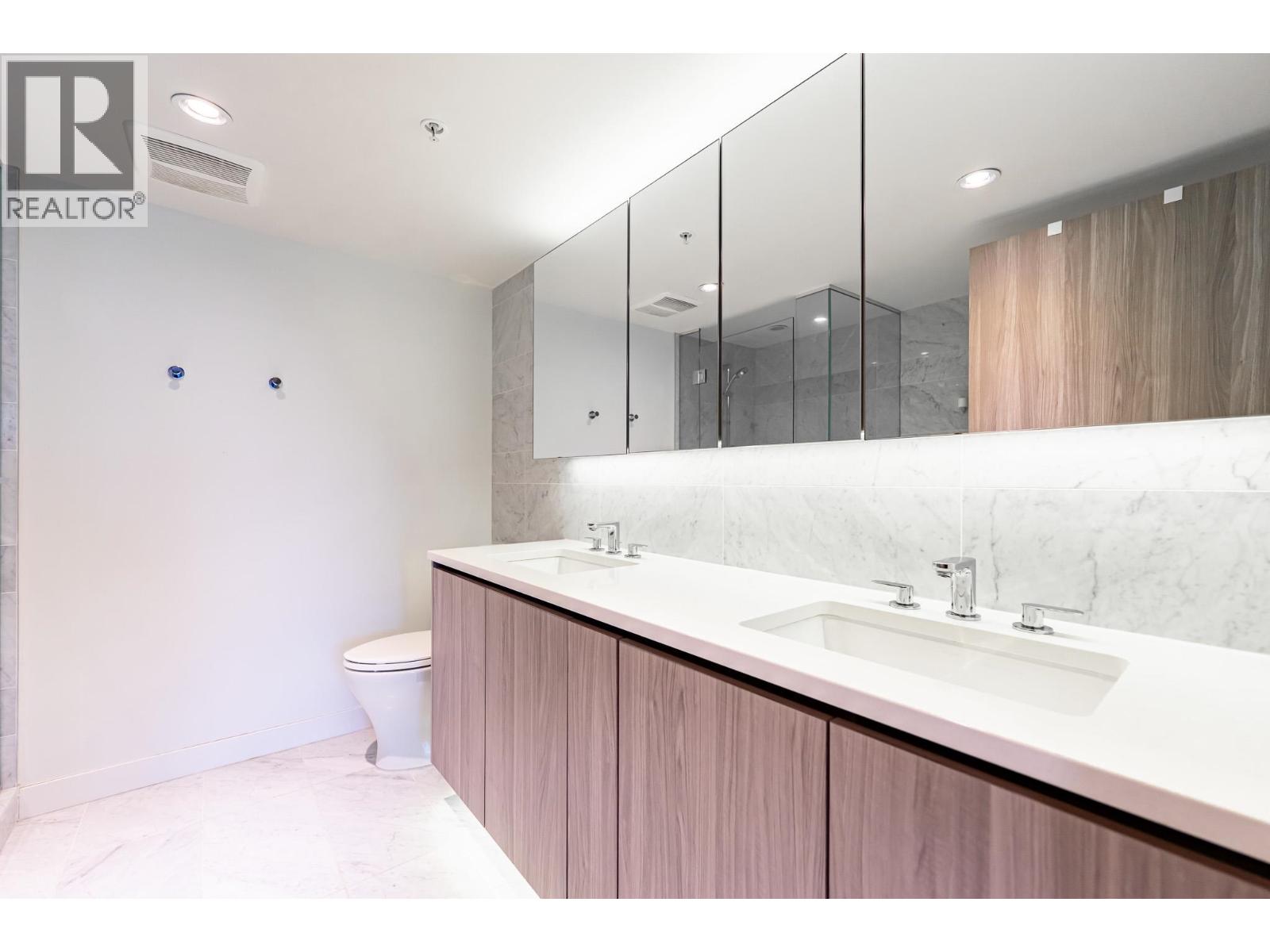 House in Richmond - Image 30