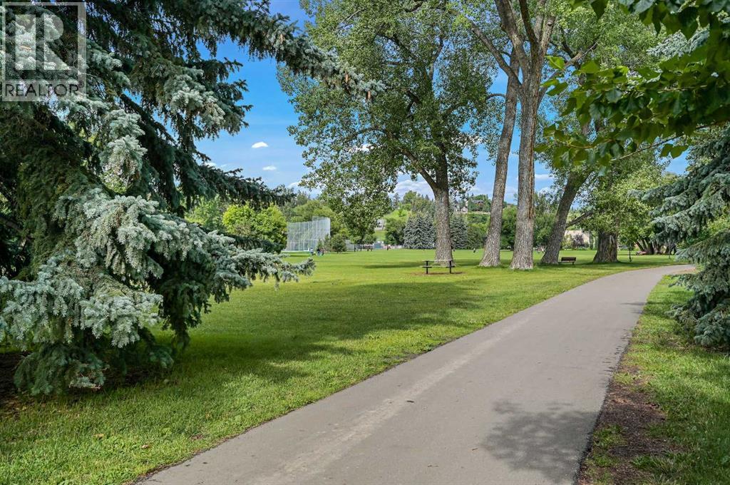 Single Family House for Sale in    Avenue NW Hillhurst Calgary 