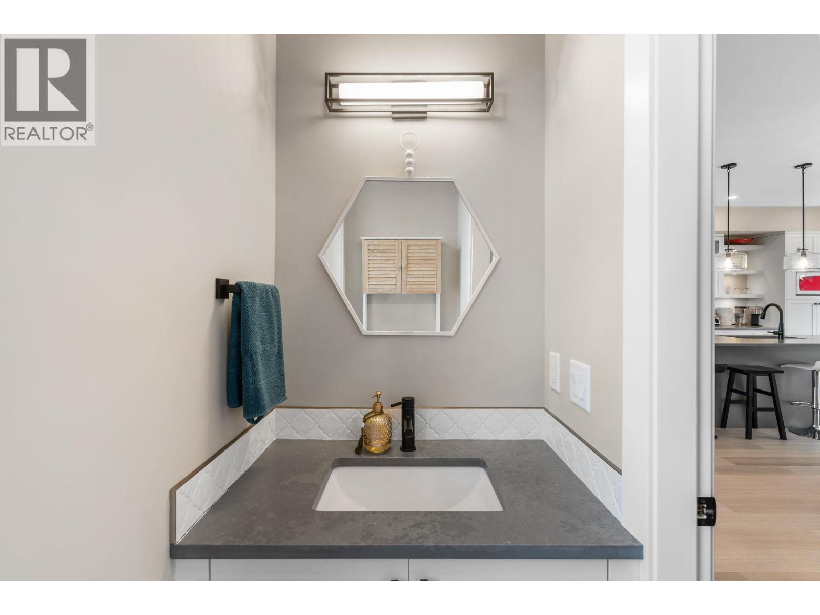 7 3220 Hilltown Drive, Kelowna