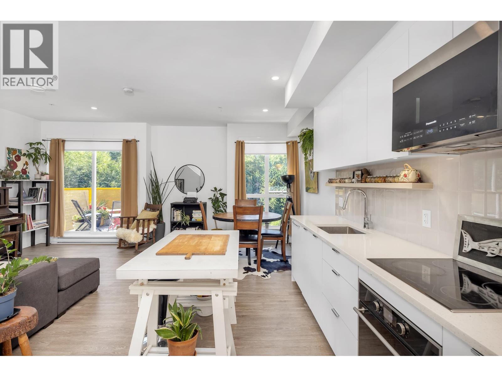 301 37762 THIRD AVENUE, Squamish